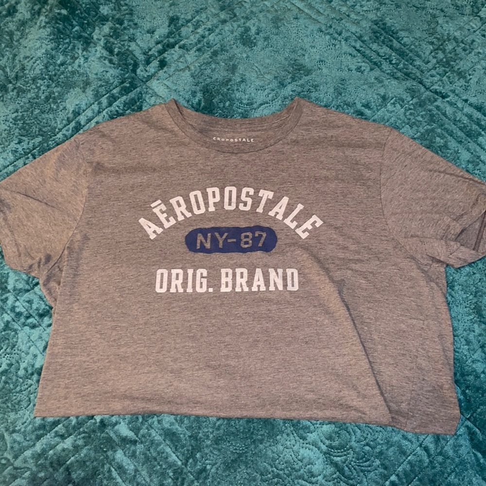 - grey t-shirt from Aeropostale.